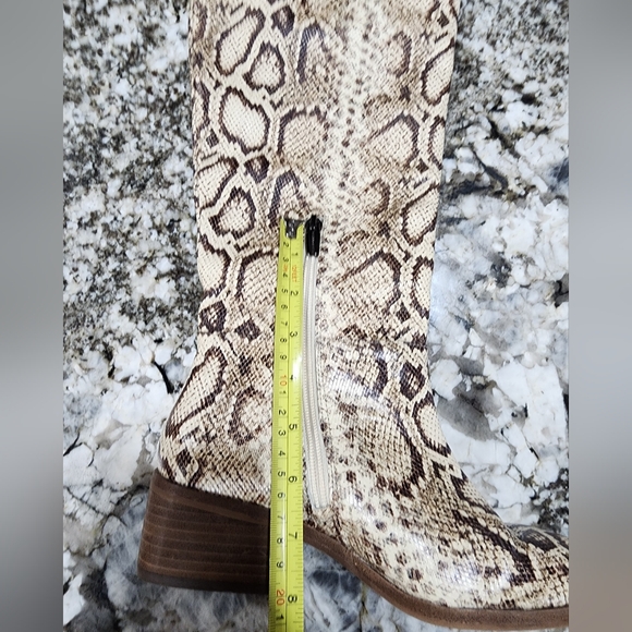 Vince Camuto Beaanna Faux Snakeskin Tall Boot 7M Chunk Heel - Picture 11 of 13